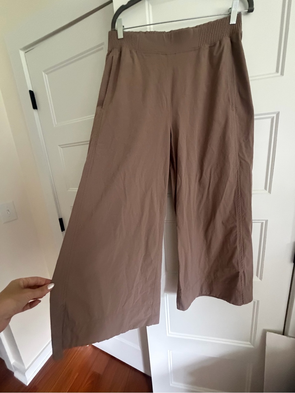 lululemon athletica Cropped Wide-Leg Pants in Taupe